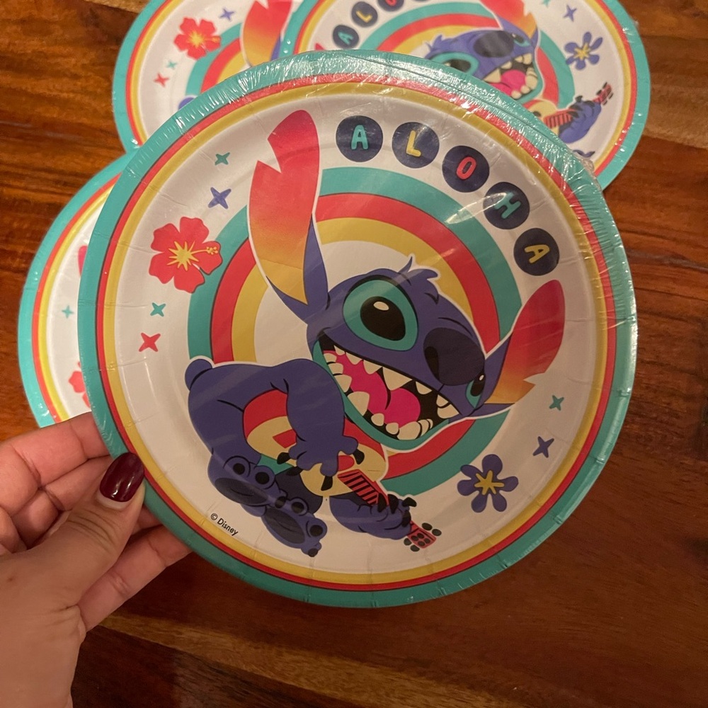 Disney Aloha Party Plates - Colorful Design